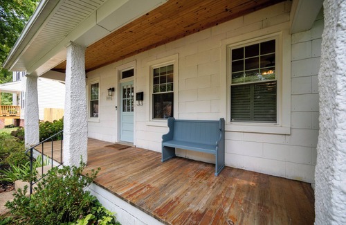Lakeside Casa | Richmond, VA 1930's Bungalow with a water view! Close to Lewis Ginter, VMFA,etc.