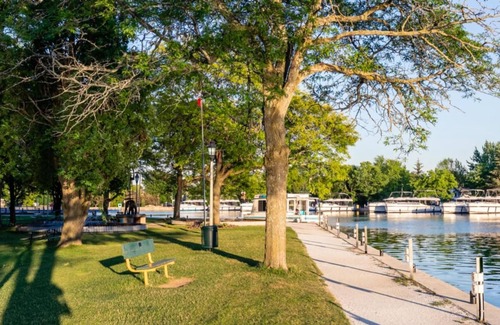 Smiths Falls Apartamento | Rideau 1Bd Apartment Balcony Free Parking