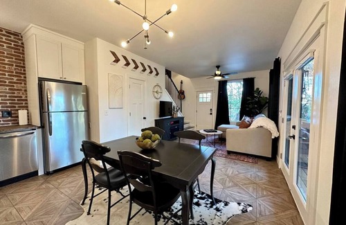 Siloam Springs Casa | Ridge House w/Park & River View
