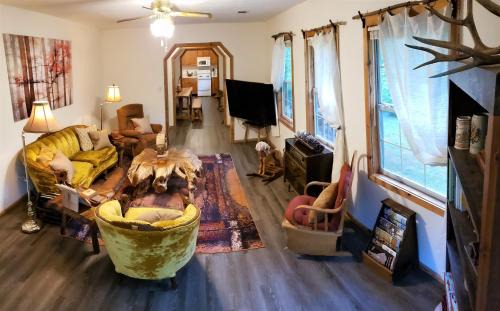 Helen Casa | Ridge Retreat at Hearthstone Cabins and Camping - Pet Friendly