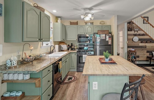 Briar Crest Woods Casa | Ridge Retreat by AvantStay | Game Room, Covered Porch, & Fire Pit!