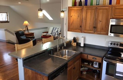 New Paltz Casa | Ridge View Walk-up: cerca de Mohonk Preserve, Minnewaska, New Paltz & Gardiner