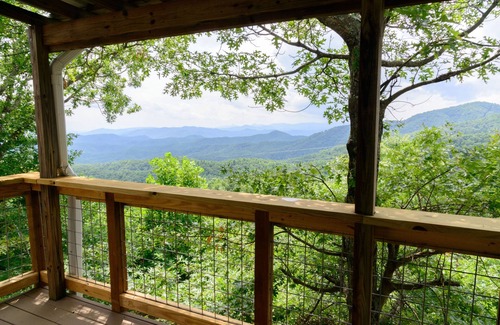 Lenoir Casa | Ridgeline Retreat: Cozy Home with Amazing Mountain Views! Pet Friendly