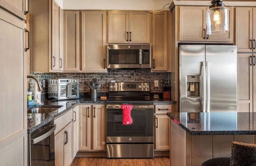 Sevierville Cabina | Ridgetop Cabin Retreat w Pool, Hot tub & Theater