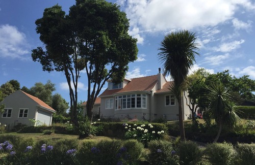 Havelock North Casa | Ridgetop Retreat set amongst Beautiful Trees