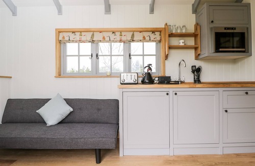 Uffington Cabaña | RIDGEWAY, pet friendly, with open fire in Uffington
