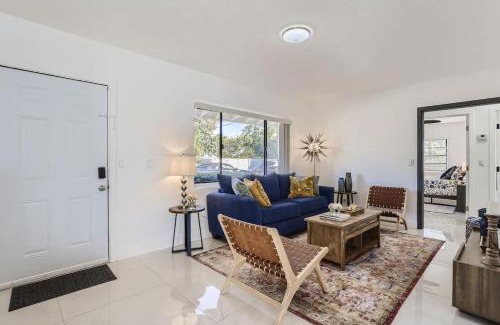 West Palm Beach Casa | Ridgeway Villa - Revel in Sunlit Living with Backyard Gazebo & Pool