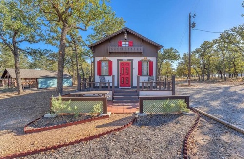 Fredericksburg Casa | Riesling: Pet-friendly, Hot-tub, 10-min to Downtown!