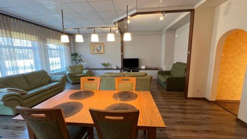 Valmiera Apartamento | RIGA street Apartment 54 entire house
