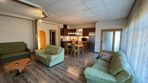 Valmiera Apartamento | RIGA street Apartment 54 entire house