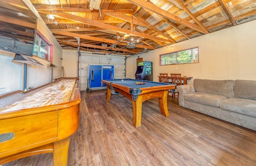 Glencoe Cabina | Tiro de piedra a Lakemont Pines Lake ... ubicado justo al otro lado de la calle! ¡4 dormitorios, 2 baños completos y 2 salas de estar! Equipado con un cargador de coche eléctrico!
