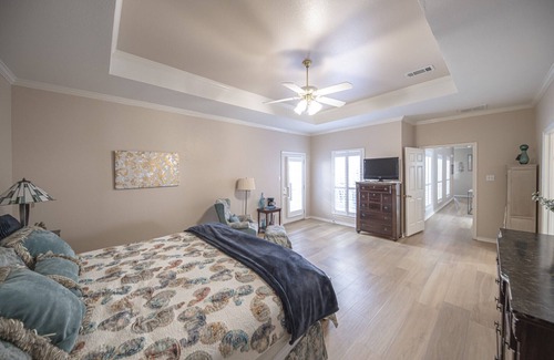 Midland Casa | Right At Home-Midland Meadowpark. W/community pool