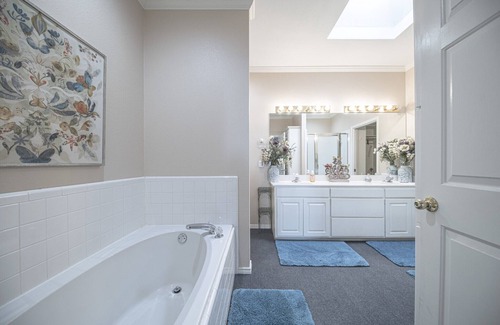 Midland Casa | Right At Home-Midland Meadowpark. W/community pool