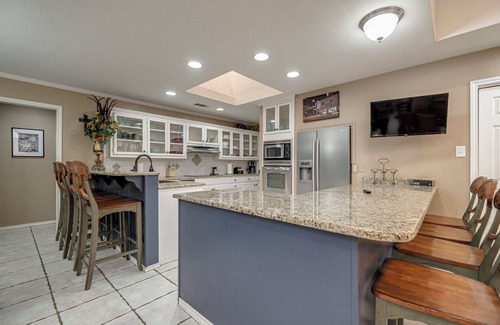 Midland Casa | Right At Home- Midland Santiago Dreams w/ man cave, two large yards xtra parking