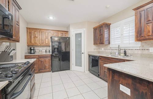 Midland Casa | Right At Home-Midland's Most Marvelous with Pool