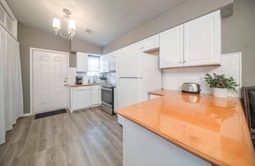 Midland Casa | Right at Home-Uptown Place with gated yard and covered parking