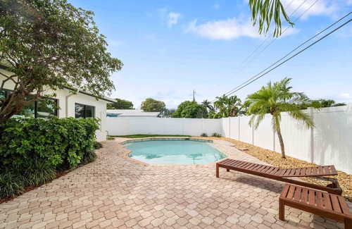 Bel Air Casa | Right at the Beach Miami Florida Luxury Renovated Villa Pool Gated community