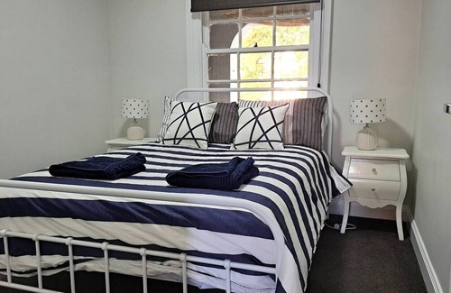 East Tamworth Apartamento | Right in the Heart of Tamworth's Hustle & Bustle!