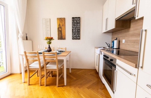 Funfhaus Apartamento | Right near Schonbrunn palace/zoo