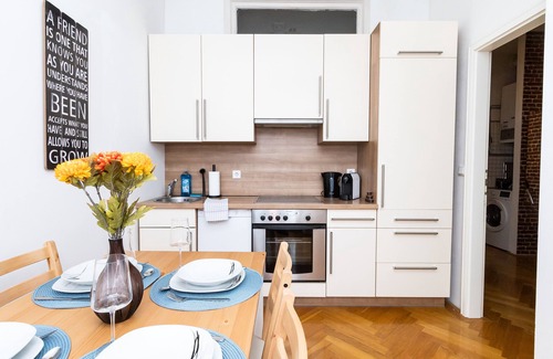 Funfhaus Apartamento | Right near Schonbrunn palace/zoo