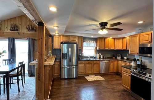 Laurium Casa | Right off the main trail system! Heated garage large parking for large trailers