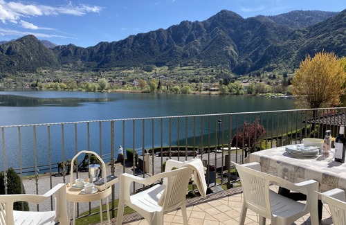Idro Apartamento | Right on the lake, view of the lake and mountains, 200m to store