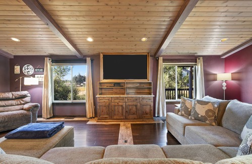 Pleasant Valley Casa | Riley Ranch, Mountain Views & Hot Tub