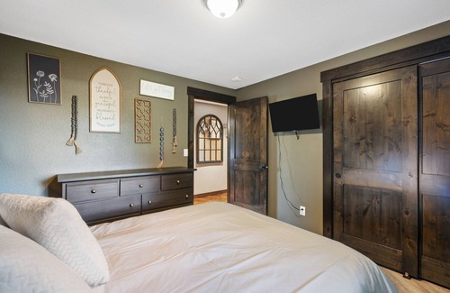 Pleasant Valley Casa | Riley Ranch, Mountain Views & Hot Tub