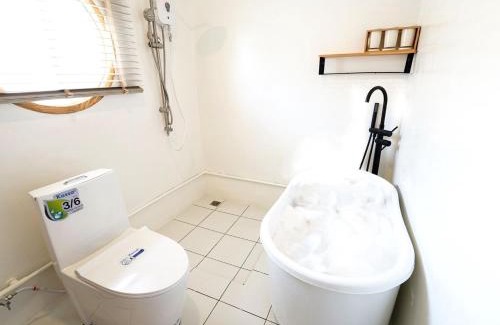 Khao Takiab Villa | RIM HuaHin Villa By RoomQuest