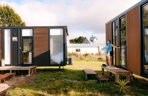 Hokitika Casa | Rimu View 2 by Tiny Away