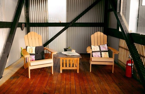 Hokitika Casa | Rimu View 2 by Tiny Away