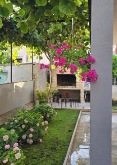 Kastel Novi Apartamento | Rina Apartment- with barbecue and free parking