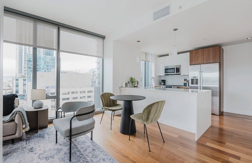 Rincon Hill Apartamento | Rincon Hill 1BR w/ Gym, Pool, EV Charger & Rooftop | Near Tech Hub