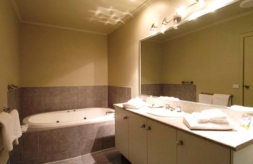 Ringwood Hotel | Ringwood Lake Inn