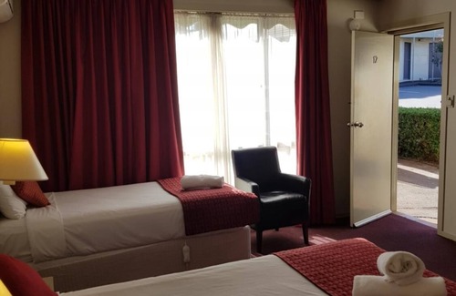 Ringwood Hotel | Ringwood Lake Inn