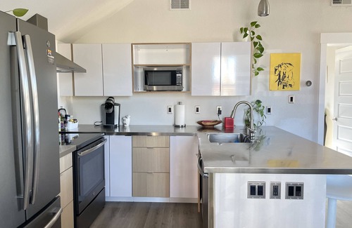 Curtis Park Apartamento | RiNo Does it Better - Modern Apartment - Sleeps 4, Free Parking