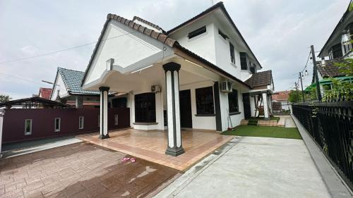 Taman Rinting Casa | Rinting Masai Semi-D Snooker Ping Pong 6R 20 Paxs