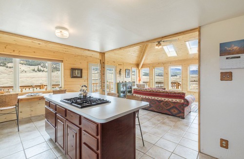Creede Cabina | Rio Grande River and Mountain Views-Pet Friendly-River Access