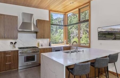 Placerville Casa | Rio Vista Telluride w/ hot tub!