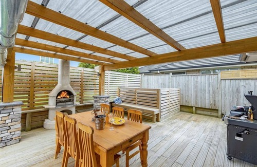 Wharewaka Casa | Rise and Shine with Hot Tub