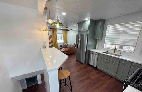 South Salt Lake Cabaña | Rise&Shine- Mid Mod Entire House Hot Tub, Fire Pit