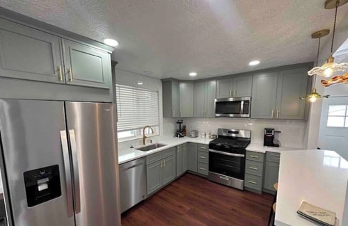 South Salt Lake Cabaña | Rise&Shine- Mid Mod Entire House Hot Tub, Fire Pit