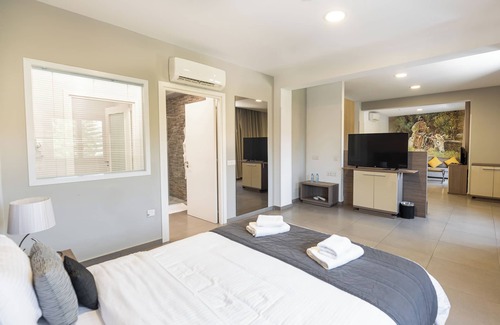 Larnaca Hotel | Rise Urban Art Hotel