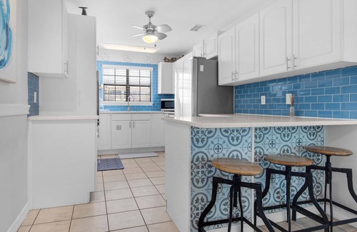 Villa Segunda Casa | 🌴☀️Rising Sun | Pet-Friendly Oasis w/ Private Pool + Volleyball Court🏐