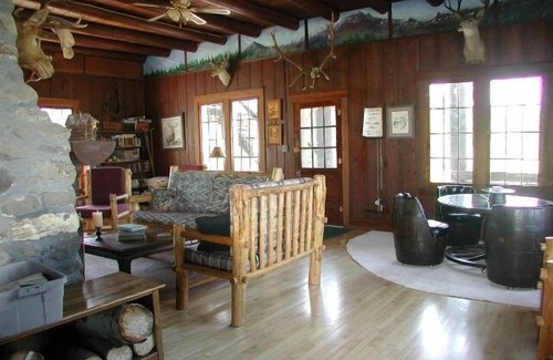 East Glacier Park Cabina | Rising Lobo Ranch reuniones familiares Corporativa escapadas
