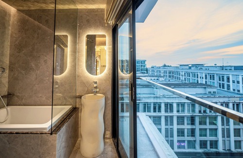 Downtown Kota Kinabalu Hotel | Ritz Residence @ Imago Mall Loft B