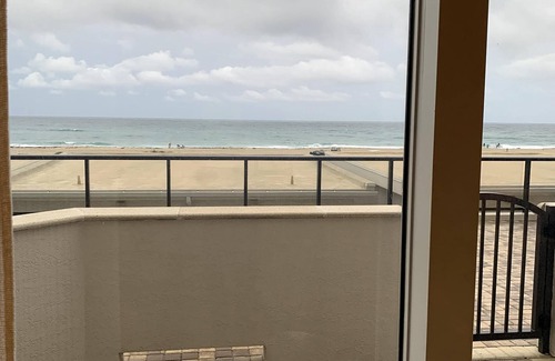 Singer Island Apartamento | RITZ Riviera Beach SUN & SAND, GUEST SUITE, GYM, Pool, BBQ, HT, SUN SETS PB FL