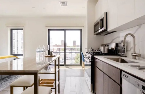 Central Business District Apartamento | Ritzy Downtown Studio Apt/FREE PARKING