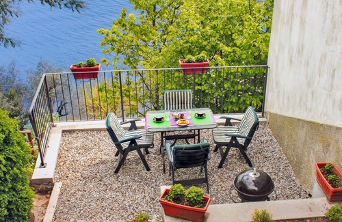 Calozzo Apartamento | Riva di Pianello Holiday Apartment on the Lake