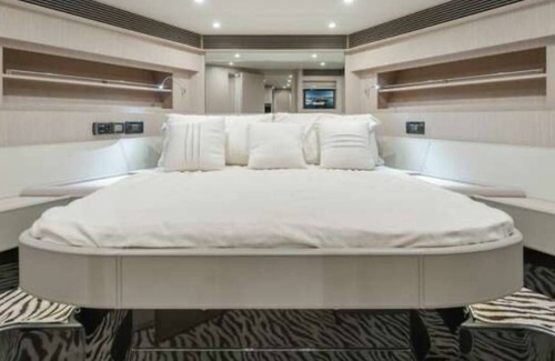 Marina del Rey Alquiler De Eote | ♕ Riva Virtus 65' Yacht - 6HR Day Trip from Marina Del Ray 🌊